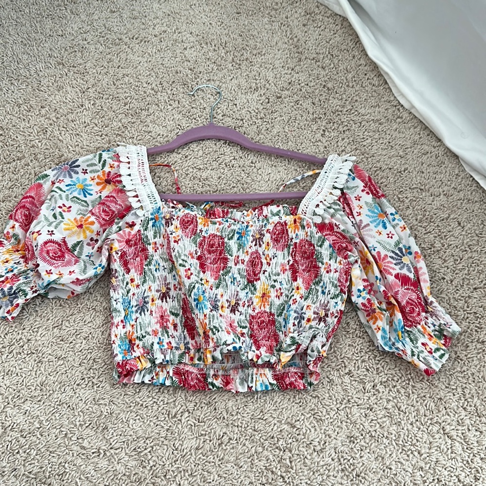 Moodie Floral Poof Sleeve Crop Top